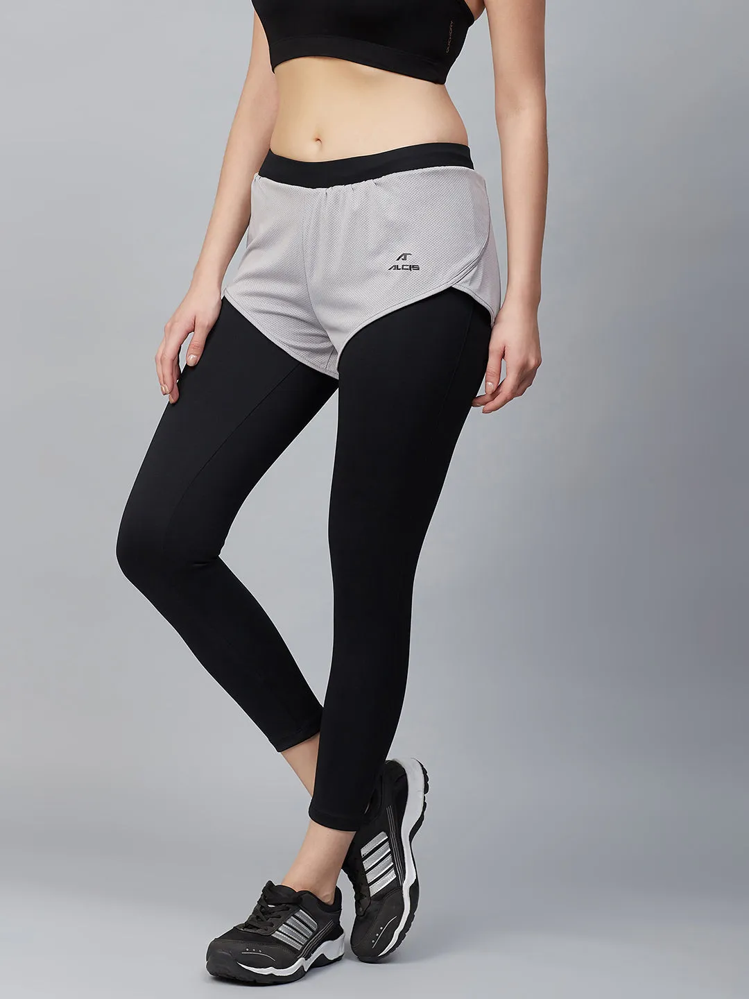 Alcis Women Black & Grey Colourblocked Cropped Running Tights