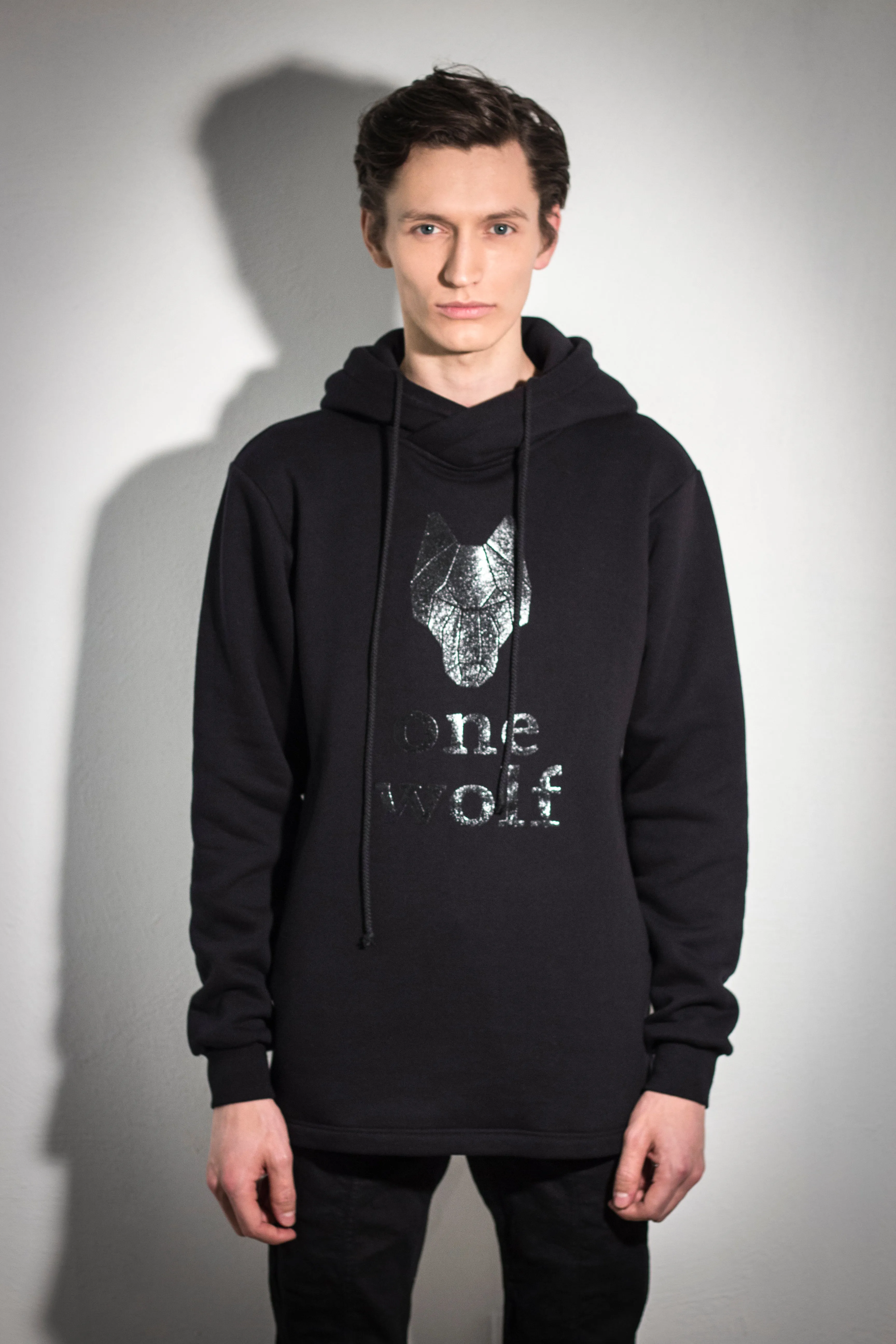 ONE WOLF LOGO hoodie black/black glossy logo